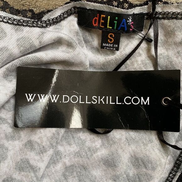 dELiA*s by Dolls Kill Leopard Print Lace-Trim Short Sleeve Tie Open Back Top - Picture 4 of 5